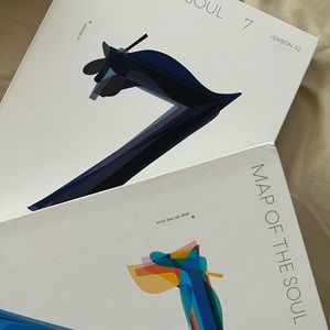 MAP OF THE SOUL 7 Version 2 and Version 4